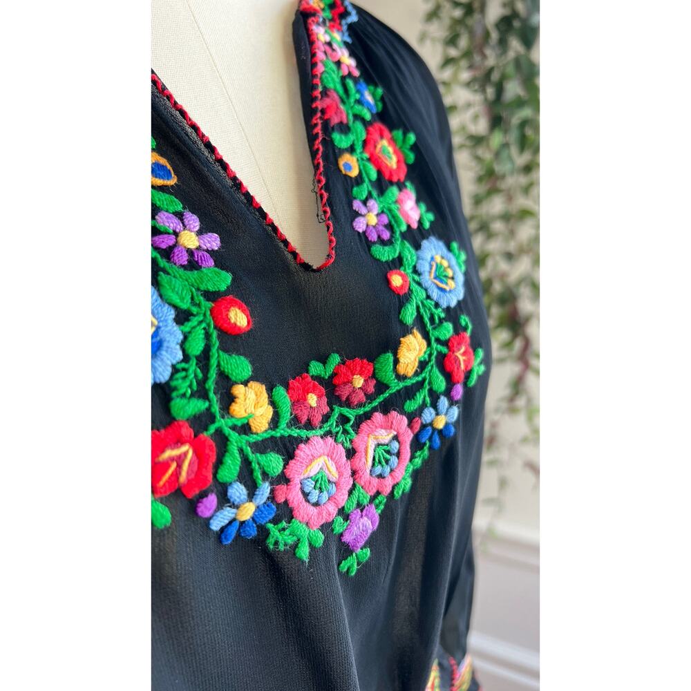 Vintage 1940s Peasant Top 40s Hungarian Floral Embroidered Black Folk Blouse - Picture 9 of 11